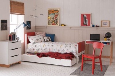 red/white bed 