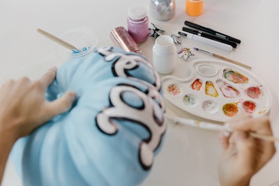 painting pumpkins 
