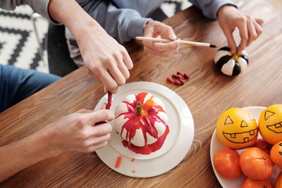 painting pumpkins 