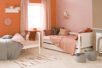 White Classic daybed and single bed 