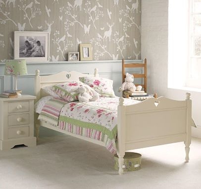 The Fargo single bed with carved heart…