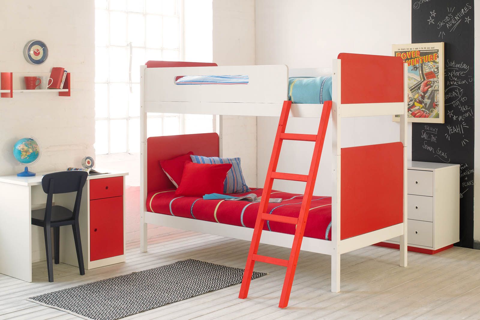 Edit bunk bed, red ends and red ladder