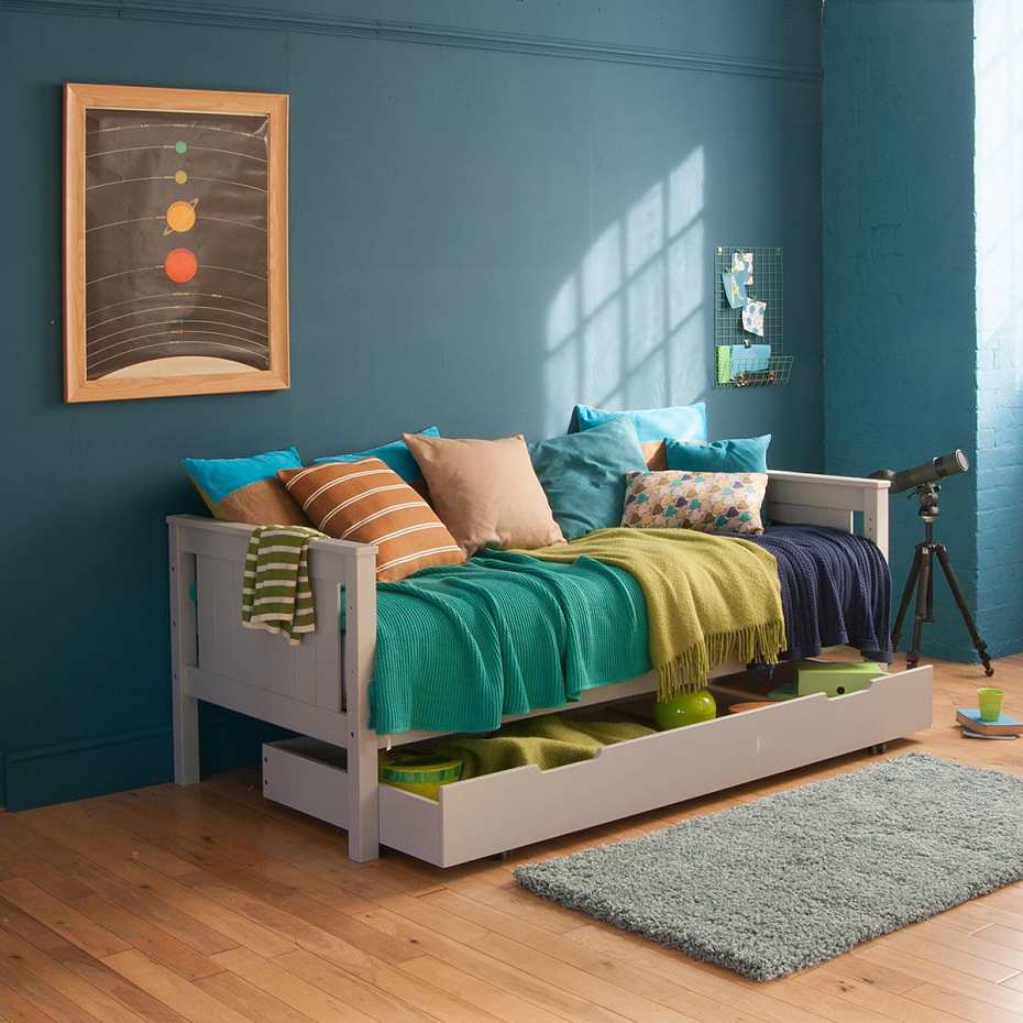 Classic beech daybed for kids 